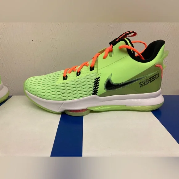 Nike Lebron Witness 5 Grinch, CQ9380-300, worn once, sz 14  display picture 1